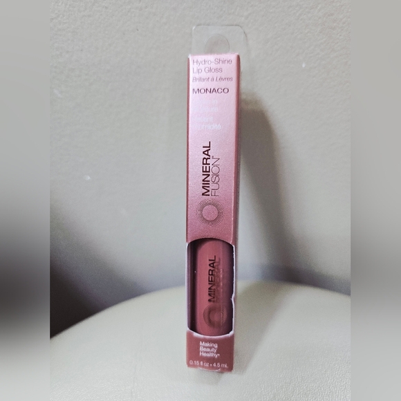 Mineral Fusion Hydro-Shine Lip Gloss in the shade Monaco - Picture 2 of 6